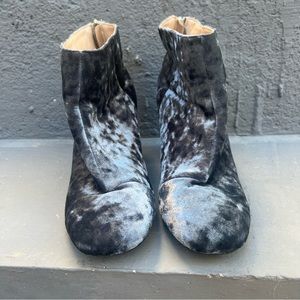 Blue velvet ankle booties | size 7